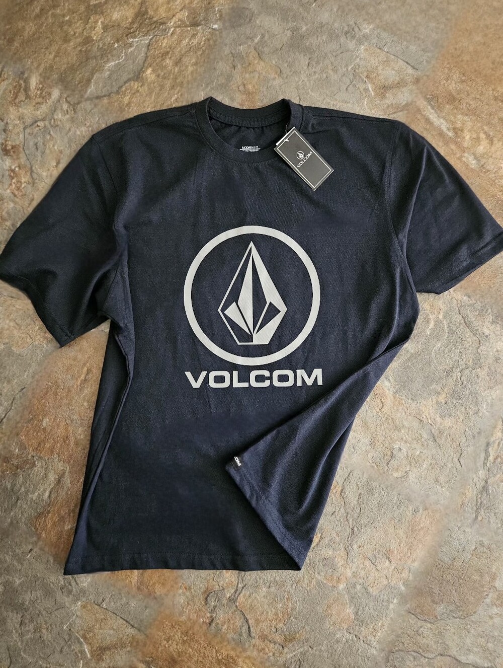NWT Volcom Modern Fit T-Shirt